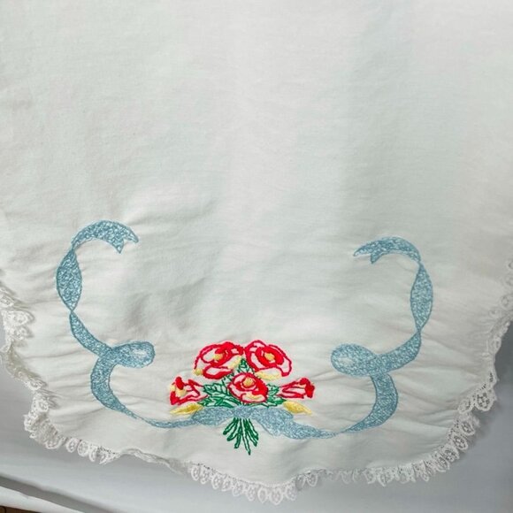 White Needlepoint Table Runner Handmade Lace Border Rose Bouquet Vintage U - Picture 4 of 5